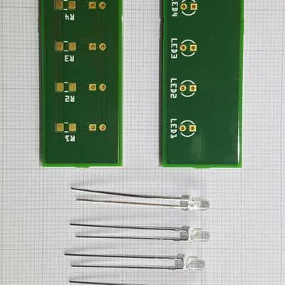 Lichtmodul before assembly: the bare PCB (LED footprints on top, SMD resistor pads on the bottom), five 3 mm LEDs, the SMD 330 Ω resistors, and the LM connector.